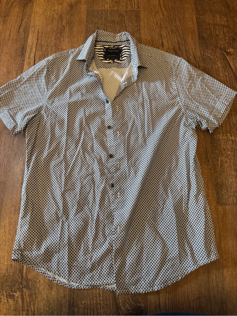 Denim & Flower Short-Sleeve Button-Down Shirt - Blue & White Geometric